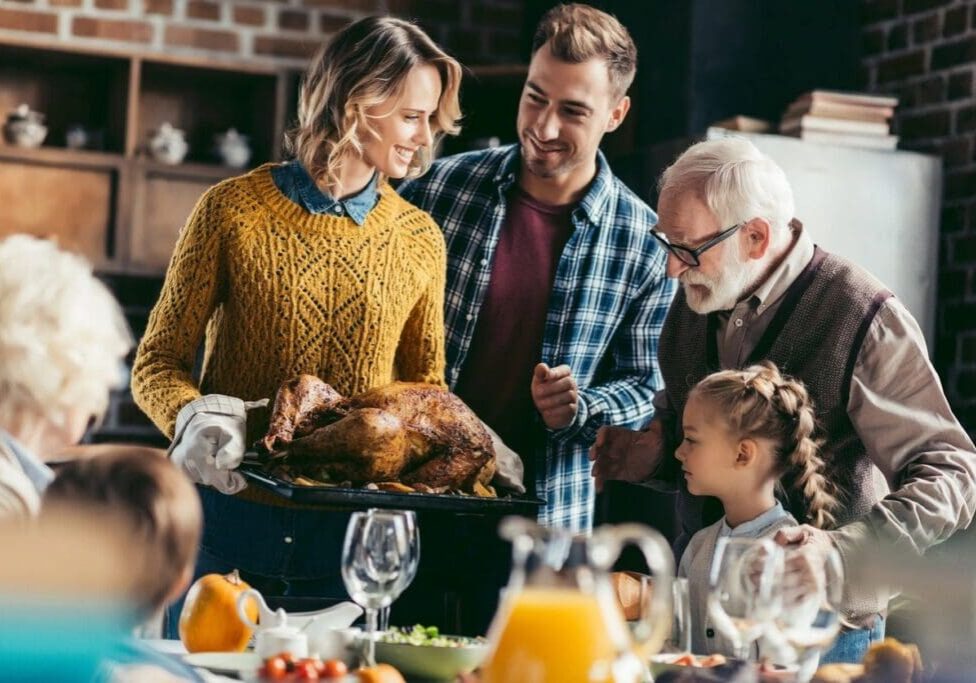 fm=f_NBakkWr A family is gathered around the table for thanksgiving dinner.